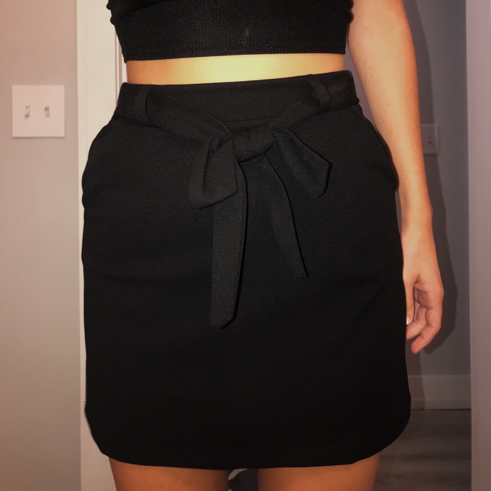 NWT Boohoo tie waist mini skirt